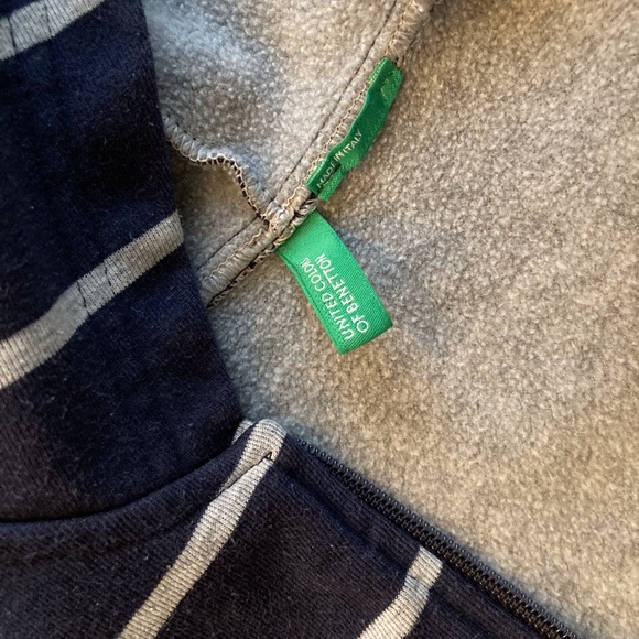 ✨FREE✨ with bundle purchase - Boys United Colors of Benetton Hoodie - Picture 2 of 4